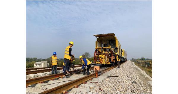 焊接故事| 兩年四地，K922和焊軌人投身軌道交通建設(shè)